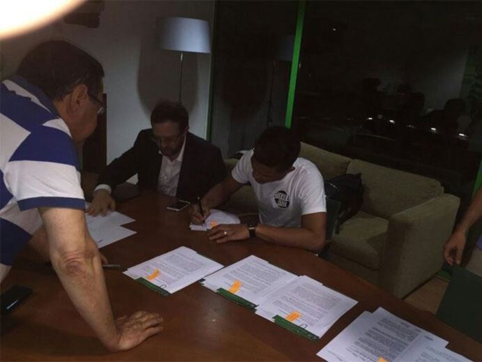 Teo Gutiérrez já mostra a nova camisola