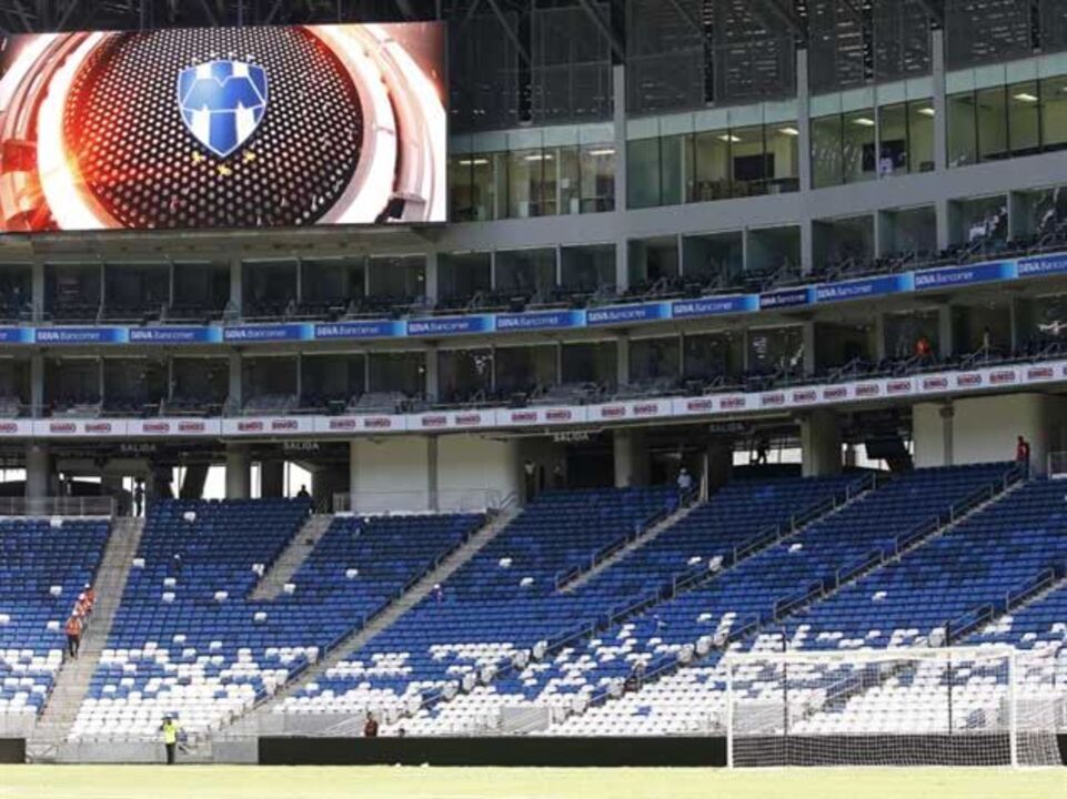 Muita areia no novo relvado do Monterrey