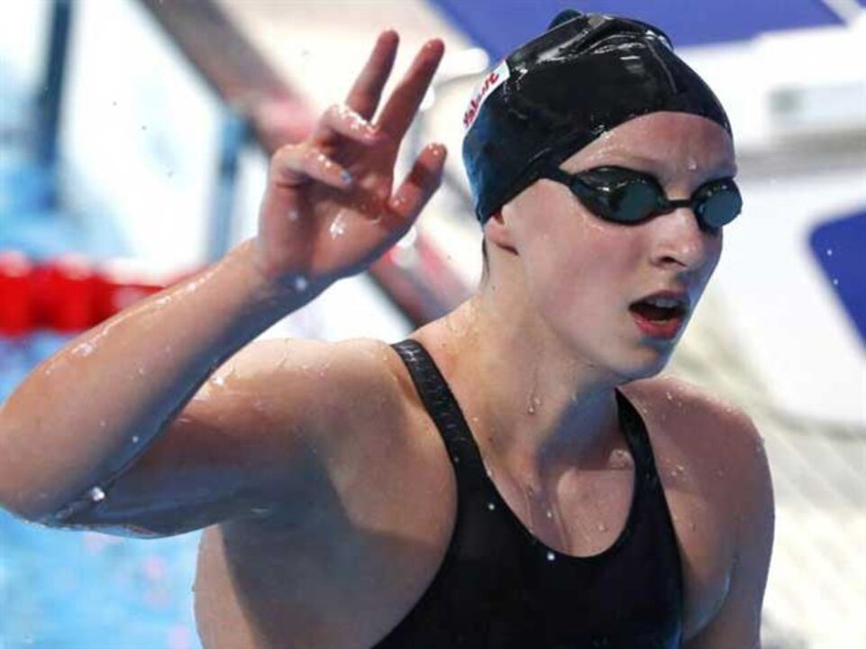 Mundiais: Katie Ledecky junta ouro a novo recorde mundial nos 1.500 m livres