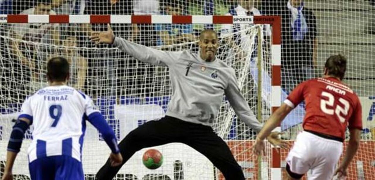 Benfica vai para tribunal por António Areia