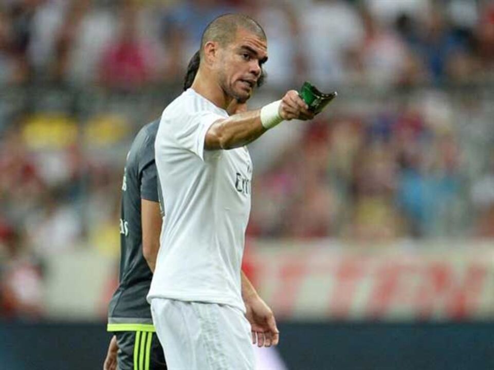 Pepe sentiu dor no gémeo direito