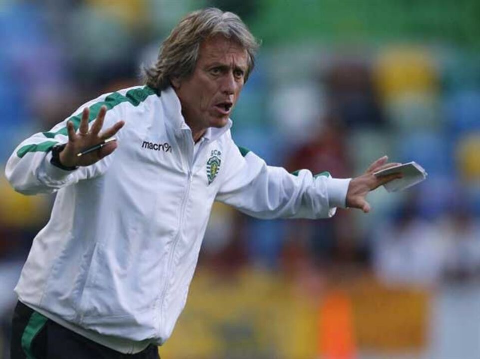 Jesus: «No Benfica não mudou nada... mas o cérebro não está lá»