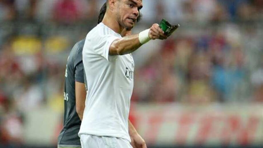 Pepe sentiu dor no gémeo direito