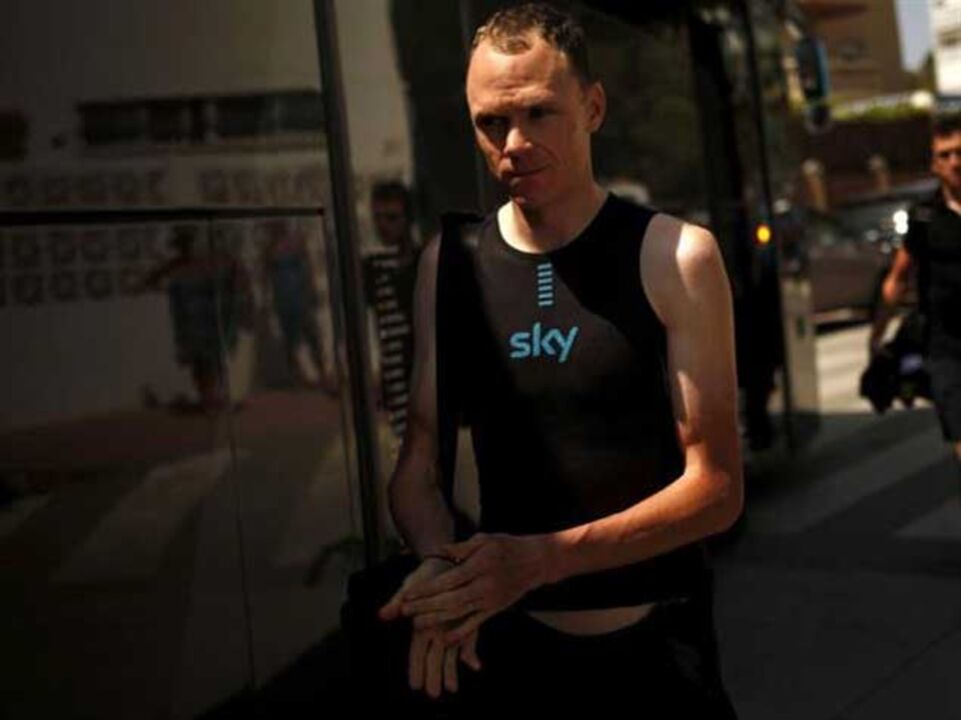 Froome forçado a abandonar prova