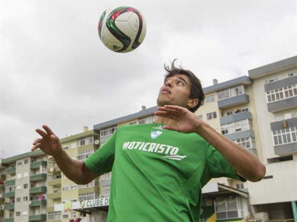 Kaká prolonga vínculo com mafrenses até 2018