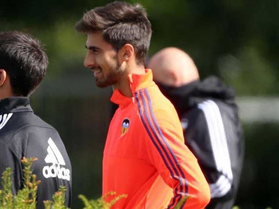 Valência: André Gomes e João Cancelo convocados