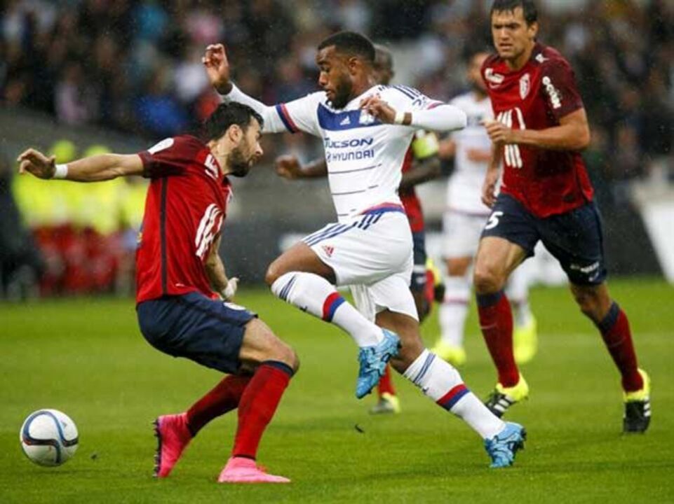 Lyon desperdiça deslize do PSG