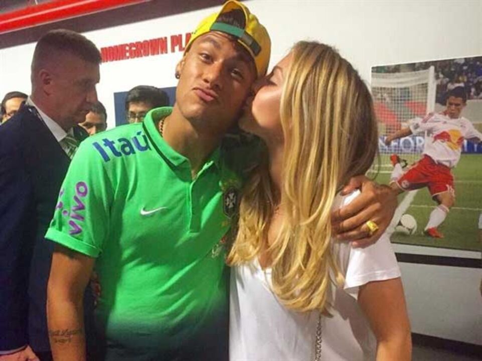 Neymar e Kyrgios próximos das gémeas Bouchard
