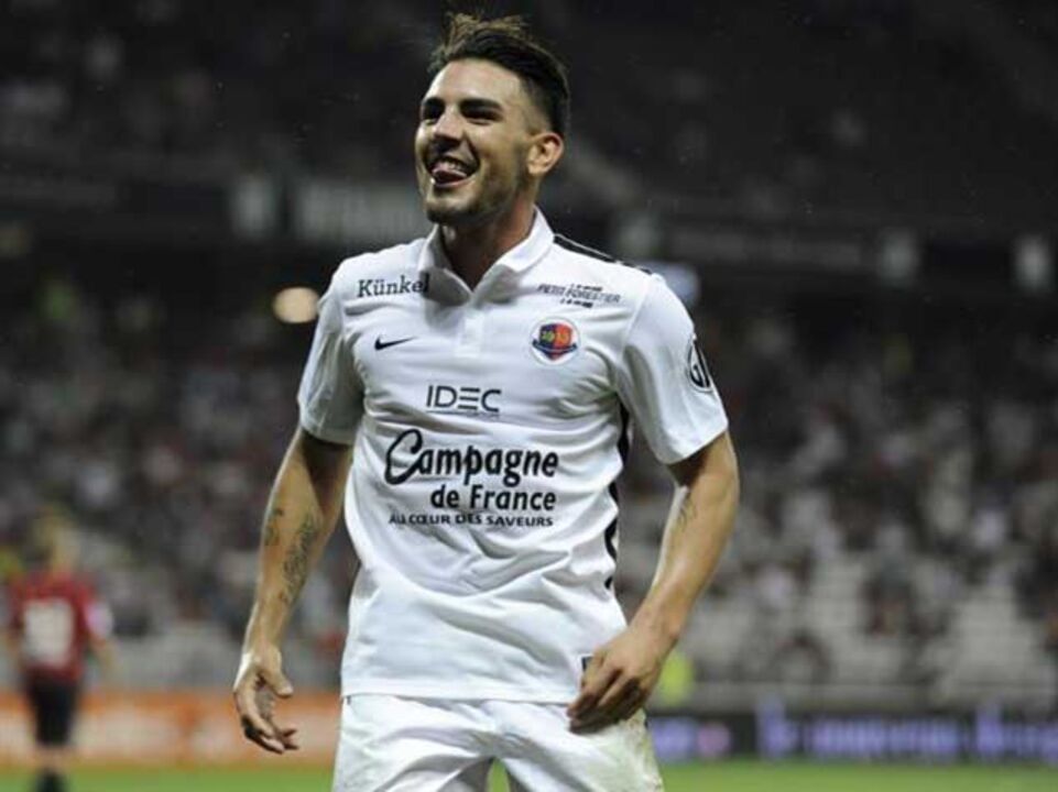 Caen sobe ao terceiro lugar
