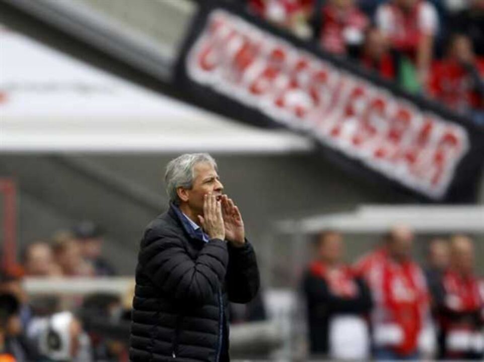Lucien Favre demite-se do Borussia Moenchengladbach