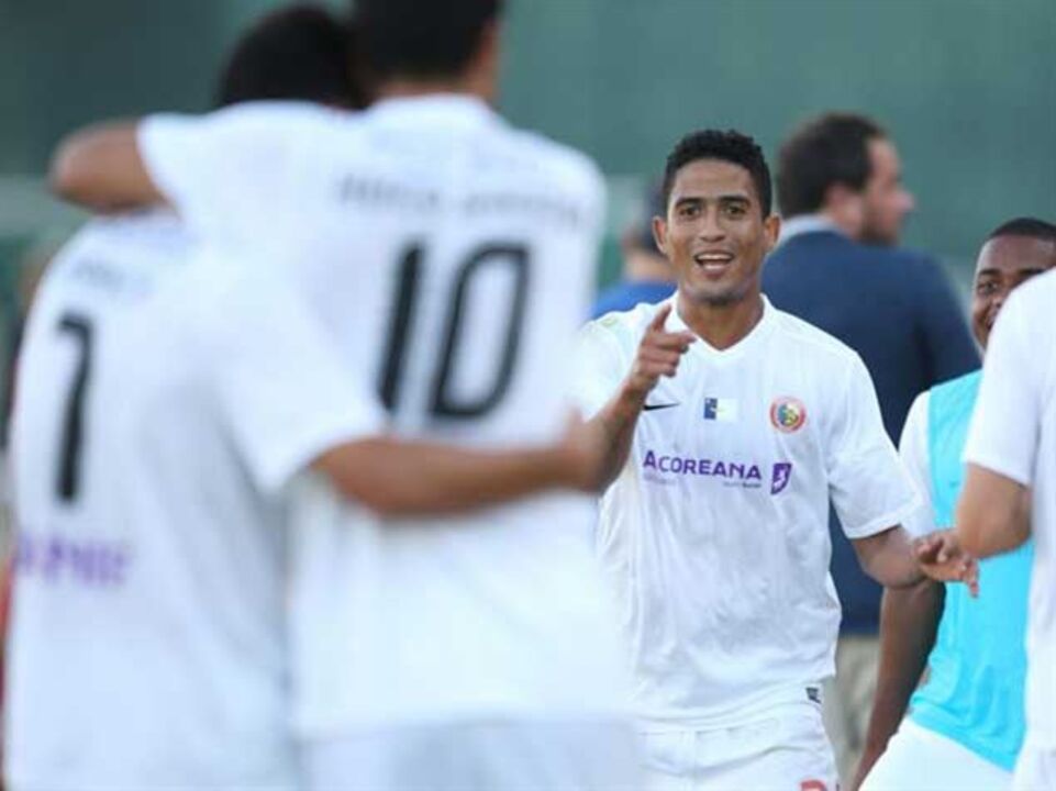Santa Clara-Farense, 2-0: Primeira vitória caseira dos açorianos