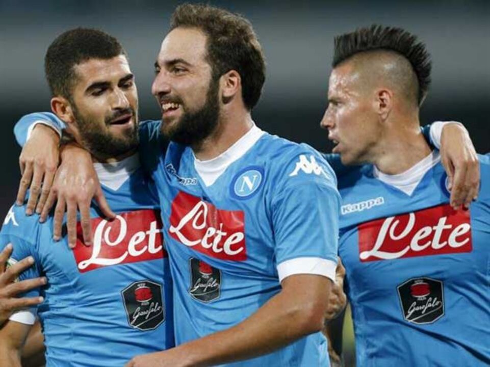 Nápoles atropela a rival Lazio