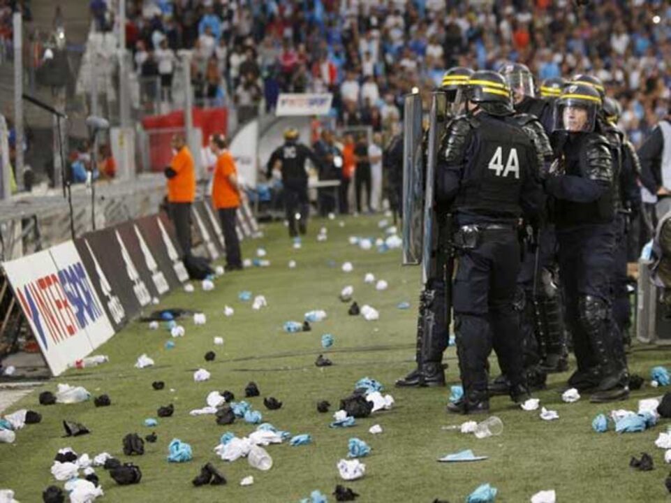 Liga marca reunião para avaliar incidentes em Marselha