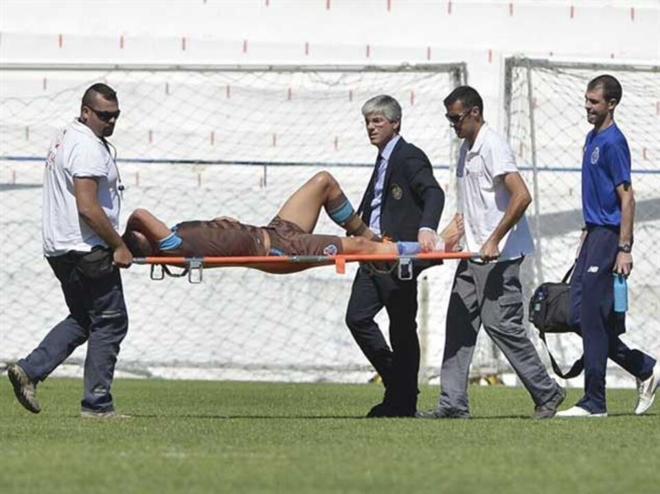 Dragões criticam arbitragem após lesão de André Silva