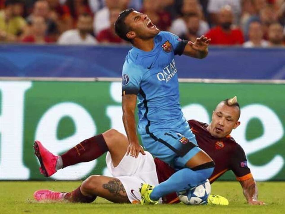 Rafinha já foi operado e vai ficar 6 meses de fora