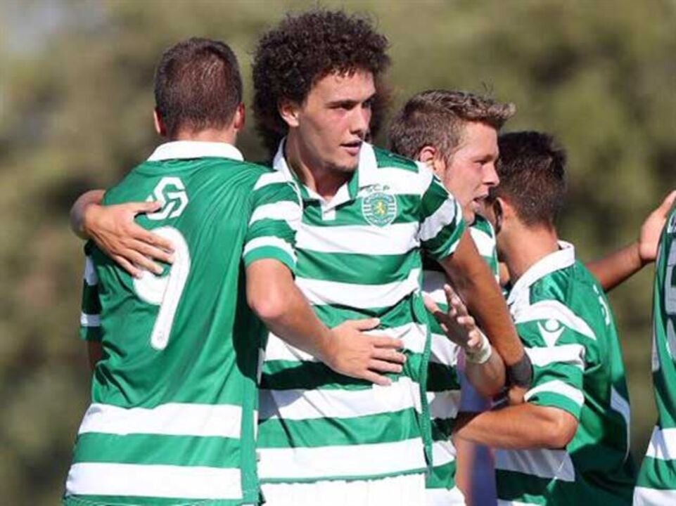 Sporting vence Oeiras na compensação
