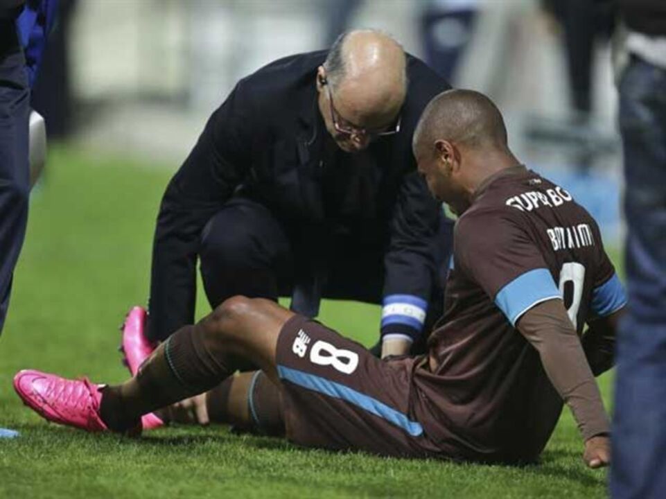 Brahimi longe da vista