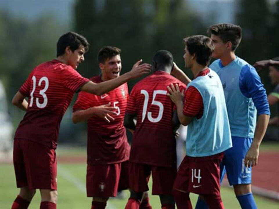 Portugal arrasa Arménia no arranque da qualificação para o Europeu