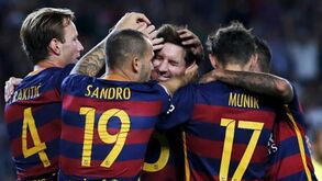 Barcelona em modo cruzeiro vence Levante