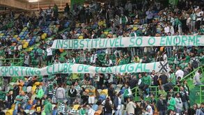 Adeptos deixam novo recado a Carrillo