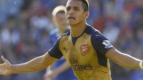 Arsenal triunfa com hat trick de Alexis Sánchez