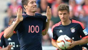 Lewandowski bisa e faz mais história