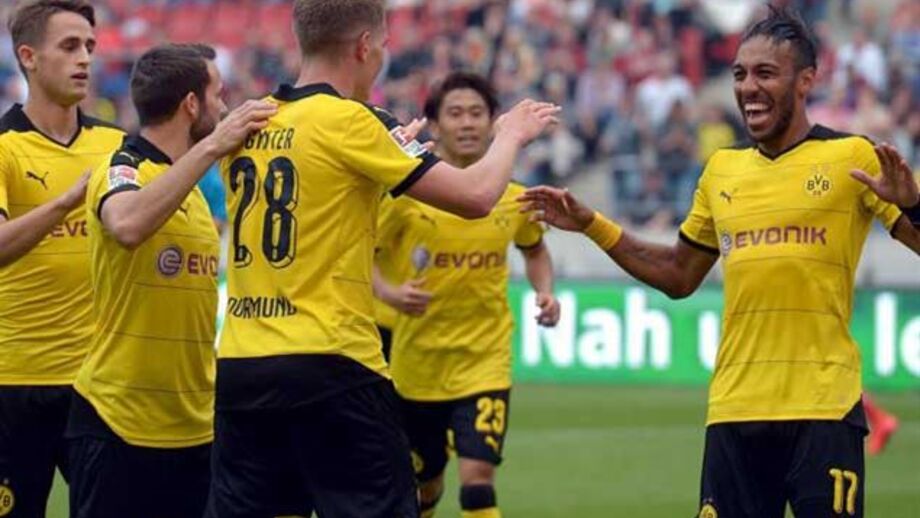 Dortmund teve vida difícil mas continua na liderança
