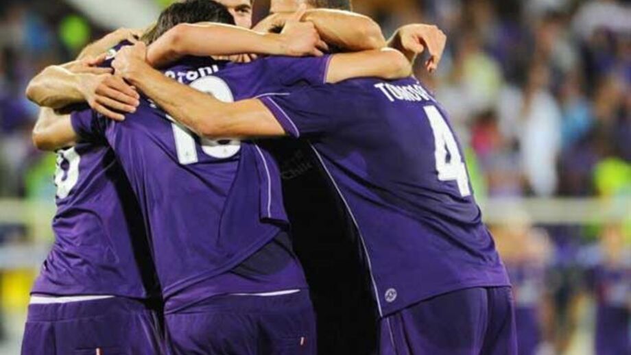 Fiorentina segura vitória a jogar com dez