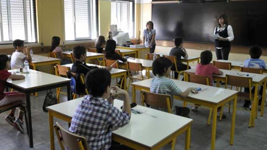 Governo avança com medidas relativas ao uso de telemóveis