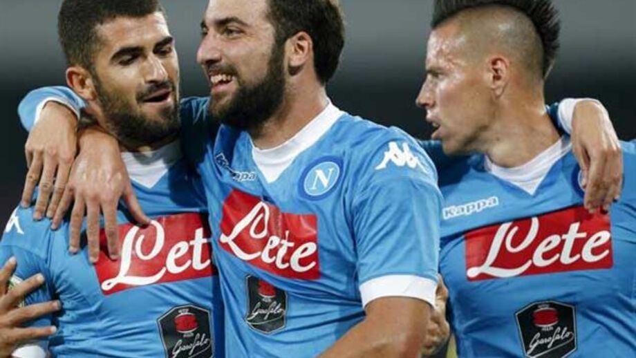 Nápoles atropela a rival Lazio