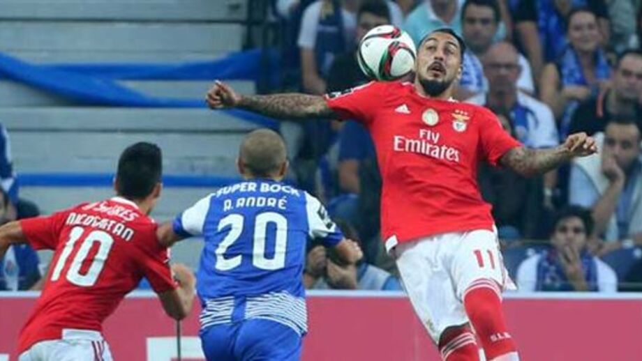 Mitroglou teve cabeça