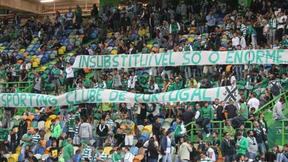 Adeptos deixam novo recado a Carrillo