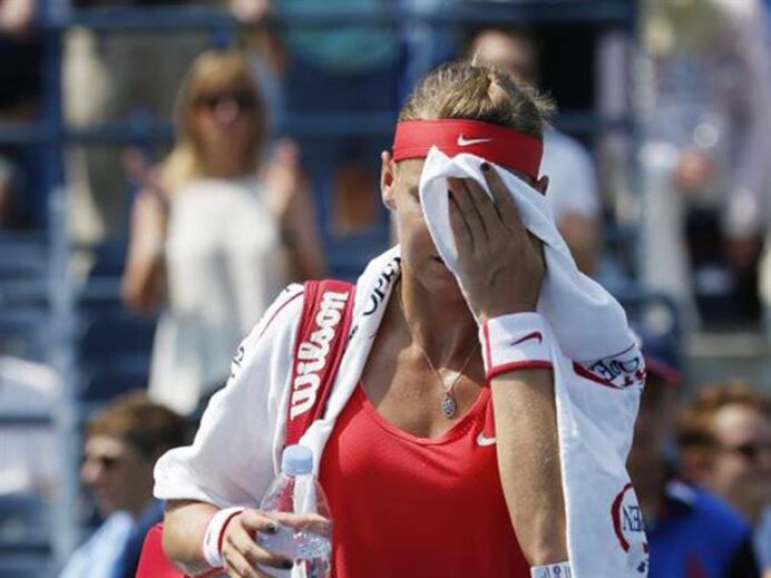 Safarova eliminada e Halep avança