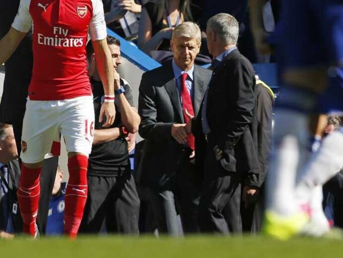 Wenger nem olhou para Mourinho...