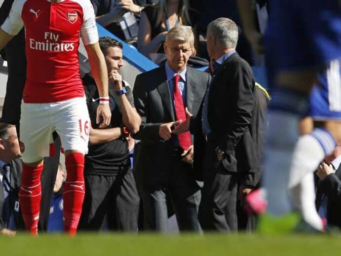 Wenger nem olhou para Mourinho...