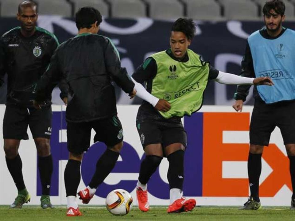 Matheus Pereira em estreia... e logo a titular