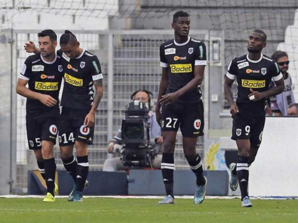 Angers vence Bastia e sobe a segundo