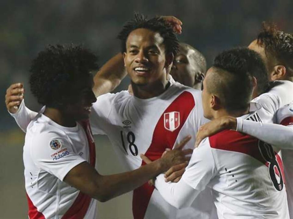 Carrillo manterá titularidade na seleção peruana