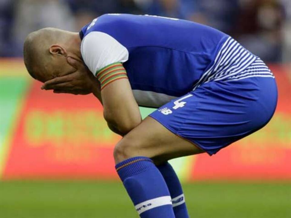 Maicon com lesão muscular