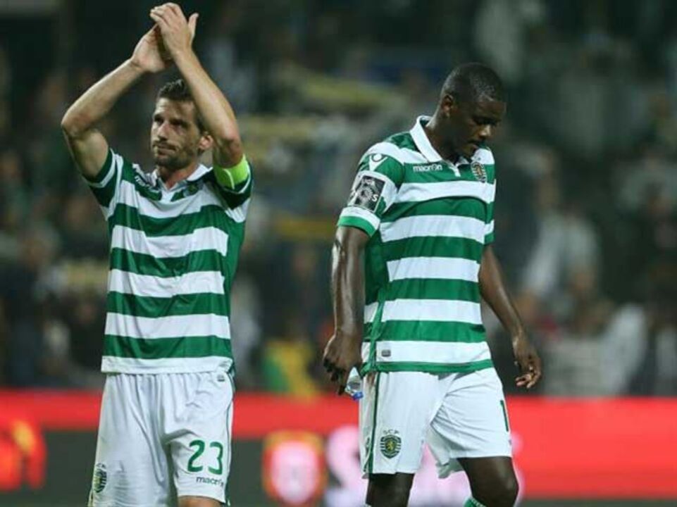 William assume braçadeira de Adrien