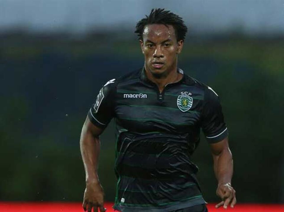 Sevilha na corrida por Carrillo