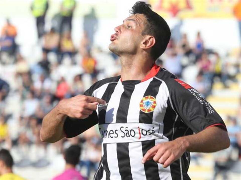 Goleador Diego Mourão em dúvida