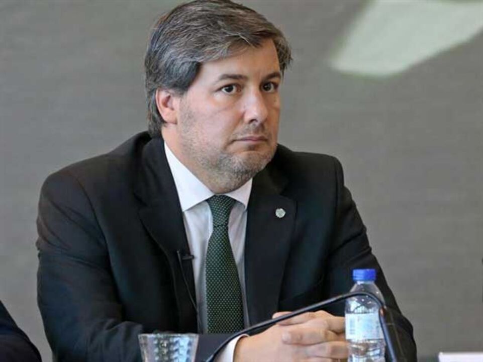 Leões "relembram" pedido de recuso de prendas 