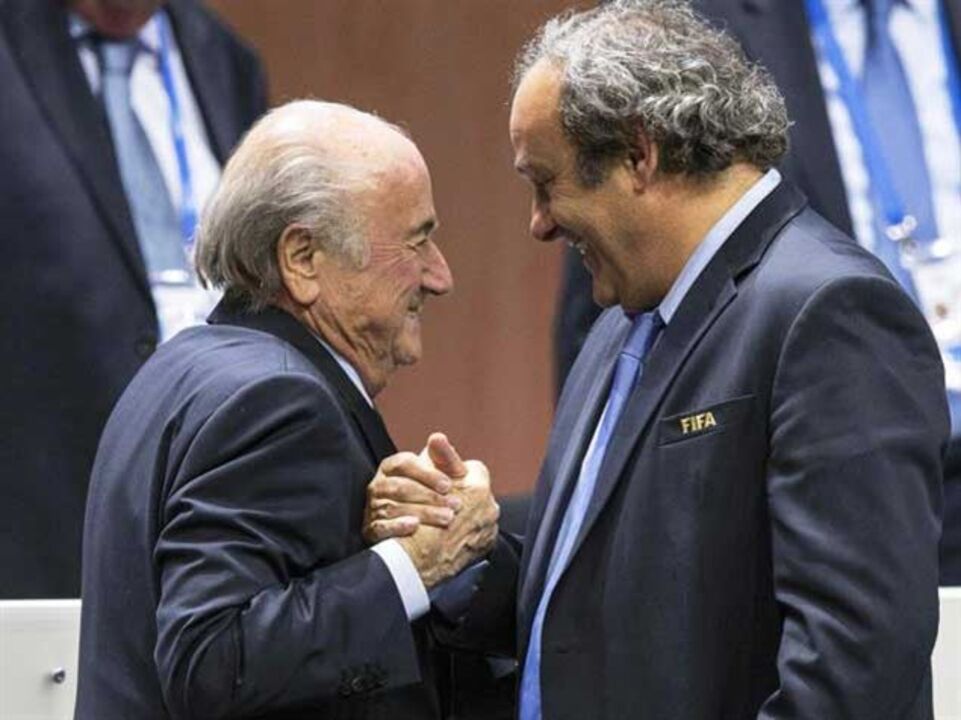 Comité de ética da FIFA confirma suspensão de Blatter e Platini 
