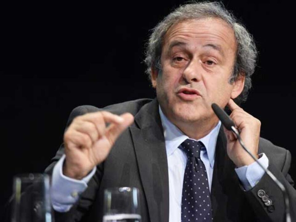 FIFPro diz que suspensão representa "rude golpe" na carreira de Platini
