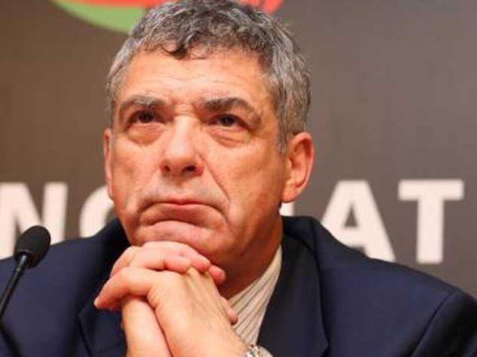 Ángel María Villar substitui Platini na UEFA