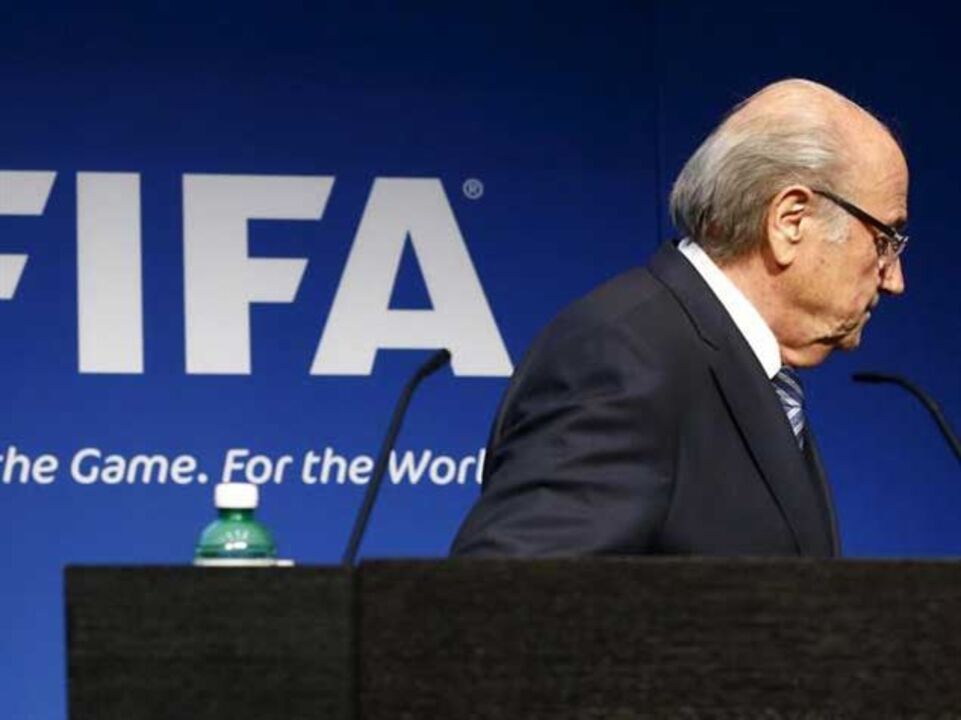 FIFA: Advogados de Blatter repondem a suspensão