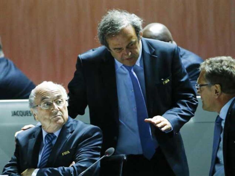 Comité Executivo da UEFA declara "total confiança" em Platini