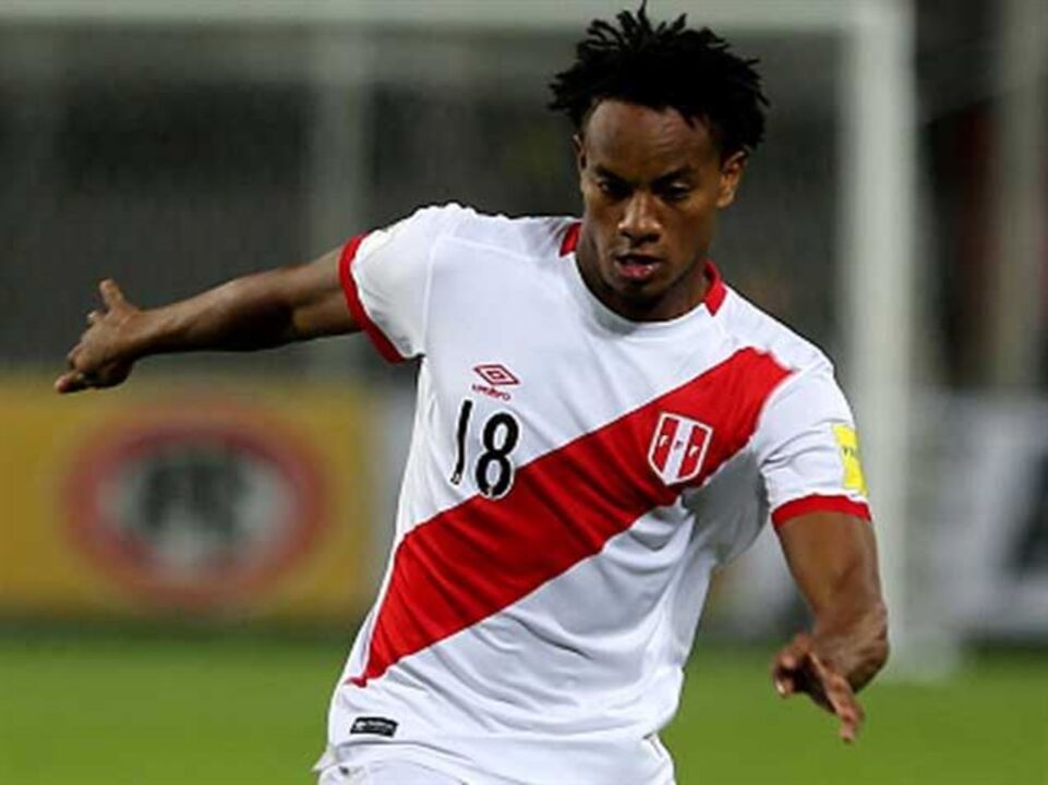Carrillo lesiona-se na derrota do Peru frente ao Chile