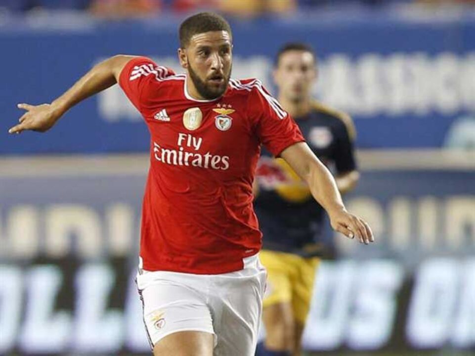Taarabt entre as novidades para o duelo com o Vianense